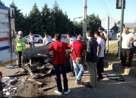 Kırmızı ışık ihlali kazaya neden oldu: Biri ağır 15 yaralı