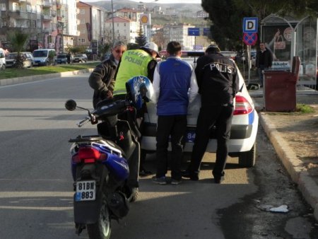 Kırmızı ışık ihlaline ceza yazıldı, ticari taksiler denetlendi