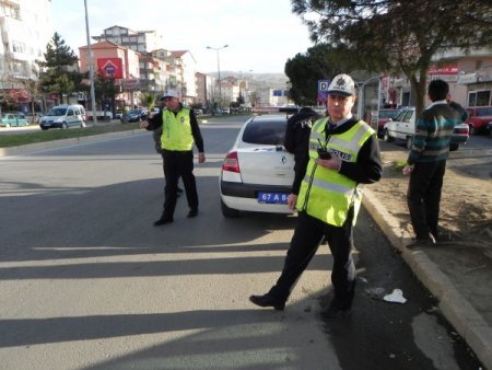 Kırmızı ışık ihlaline ceza yazıldı, ticari taksiler denetlendi