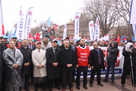 Kirpileri üreten fabrikanın işçileri Ankara'da eylem yaptı