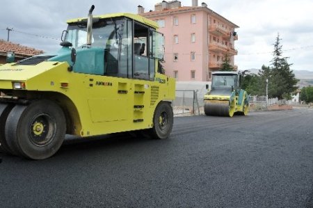 Kırşehir Belediyesi asfalt çalışmalarına hız verdi