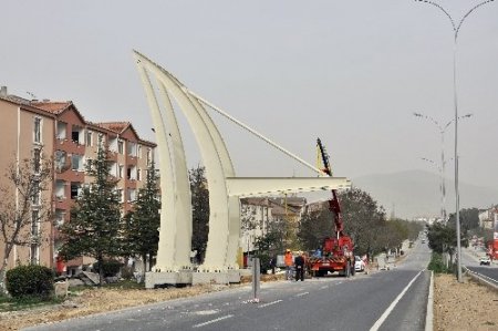 Kırşehir Belediyesi yaya üst geçidi çalışmalarına başladı