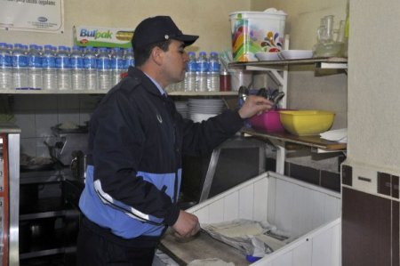 Kırşehir Belediyesi zabıta ekipleri denetimleri sürdürüyor