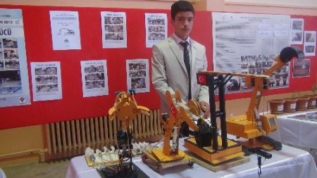 Kırşehir Endüstri Meslek Lisesi'nde bilim fuarı sergisi açıldı