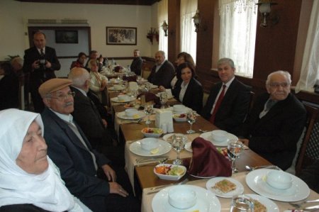 Kırşehir Valisi Erden, Evlilikte 50 Yılını Doldurmuş Çiftlerle Biraraya Geldi