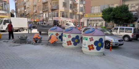 Kırşehir'de çöp konteynerleri renklendi
