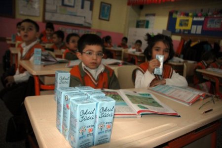 Kırşehir'de okullara süt dağıtımı başladı