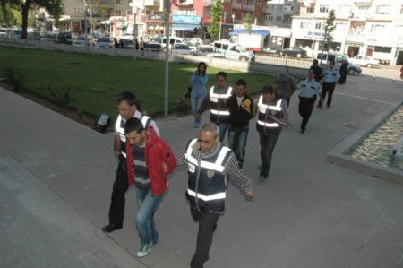 Kırşehir'de Sigara Ve Alkol Çalan 4 Kişi Tutuklandı