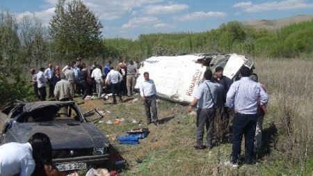 Kırşehir’de trafik kazası: 1 ölü, 22 yaralı
