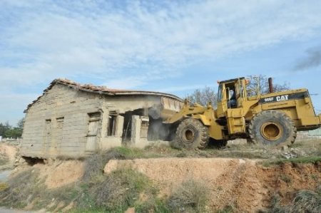 Kırşehir'de Virane Binalar Yıkılıyor