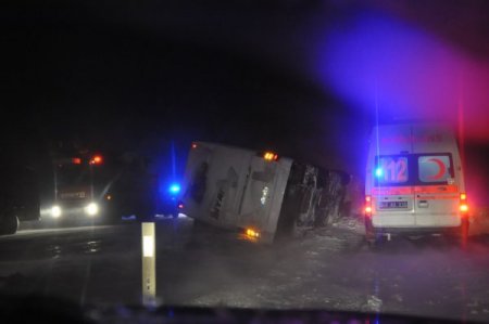 Kırşehir'deki otobüs kazasında 1' i ağır 10 kişi yaralandı