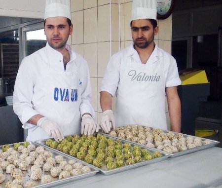 Kırşehirli esnaf, Neşat Ertaş'ın ölümü üzerine Kırşehir'e özgü tatlı üretti