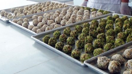 Kırşehirli esnaf, Neşat Ertaş'ın ölümü üzerine Kırşehir'e özgü tatlı üretti