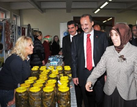 Kırşehirli Ev Hanımları, El Emeği Göz Nuru Ürünlerini Kermeste Buluşturdu
