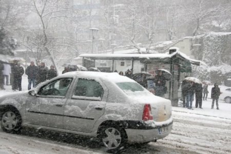 Kış lastiği olmayan araçlarda, ruhsat sahibine ceza kesiliyor
