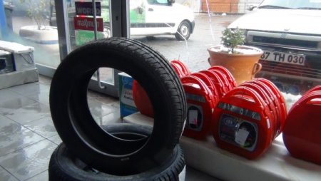 Kış lastiği takmak isteyen sürücüler lastik bulamıyor