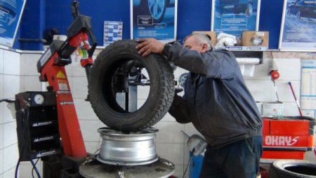 Kış lastiği takmak isteyen sürücüler lastik bulamıyor