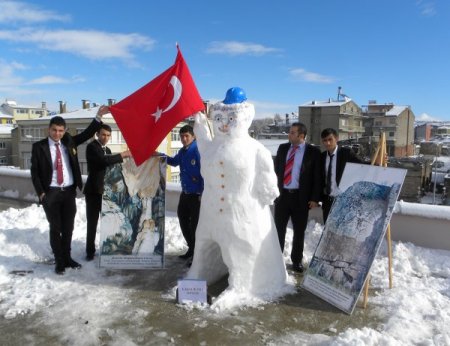 Kış mevsimin ilk kardan adamı Develi’den