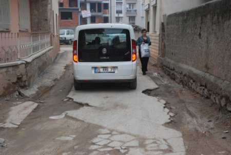Kış ortasında kazılan cadde ve sokaklar öyle bırakılıyor