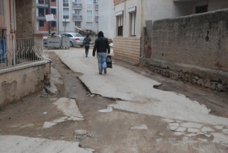 Kış ortasında kazılan cadde ve sokaklar öyle bırakılıyor