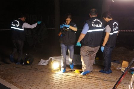 Kıskanç Koca Önce Eşini, Sonra Kendisini Vurdu