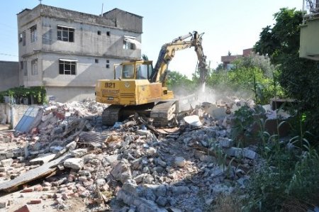 Kışla Mahallesi'nde yıkımlar başladı