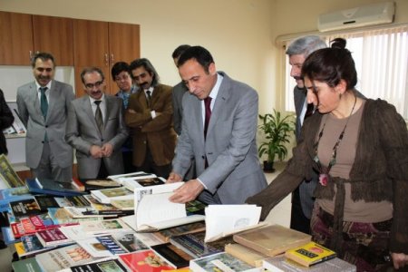 Kitap birikimlerini üniversiteye bağışladı