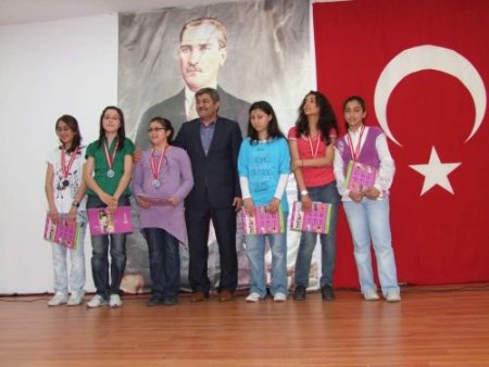 Kitap Kurtları Ödüllerini Törenle Aldı