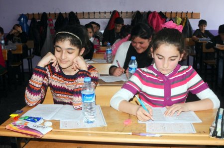 Kitap okuma yarışmasına üçüzler damga vurdu