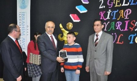 Kitap okumada başarılı öğrenciler ödüllendirildi