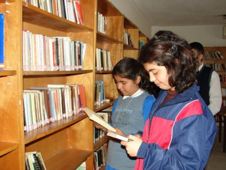 Kitap okuyan öğrenciler, 23 Nisan'da kitap setiyle ödüllendirilecek