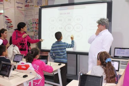 Kitaplar artık öğretmenlerin cebinde