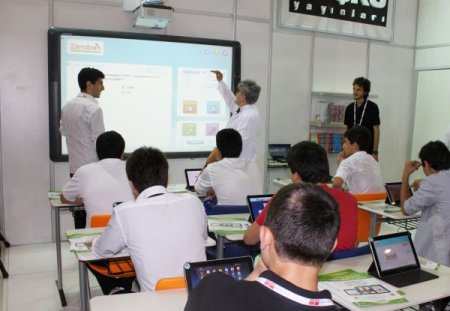 Kitaplar artık öğretmenlerin cebinde