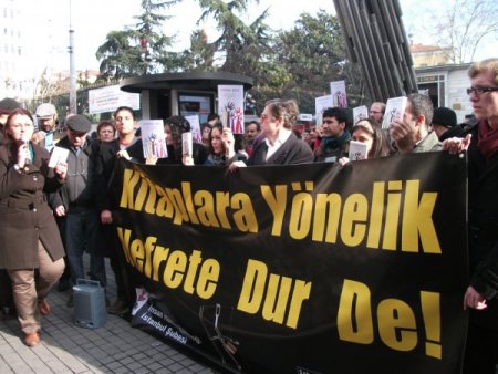 ‘kitaplara Yönelik Nefrete Dur De!’