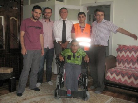 Kıyı Köşe Grubu Ve Kimse Yok Mu Akülü Araç Dağıttı