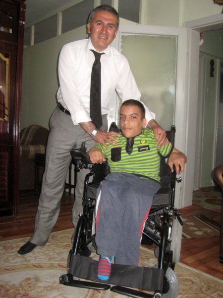 Kıyı Köşe Grubu Ve Kimse Yok Mu Akülü Araç Dağıttı