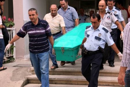 Kız Arkadaşını, Kemerle Boğarak Öldürdü