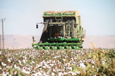 Kız çocularının okula gitmesi için 600 bin dolara biçerdöver aldı