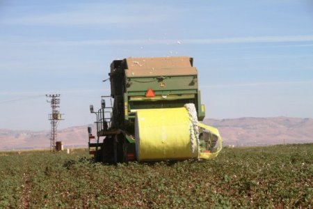 Kız çocularının okula gitmesi için 600 bin dolara biçerdöver aldı