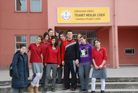 Kız Futbol Takımı Salon Futbolunda Şampiyon Oldu