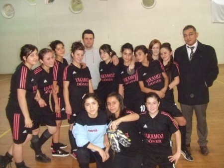 Kız Futbol Takımı Salon Futbolunda Şampiyon Oldu