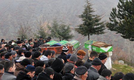 Kız isteme dönüşü kazada ölen aynı aileden 4 kişi toprağa verildi