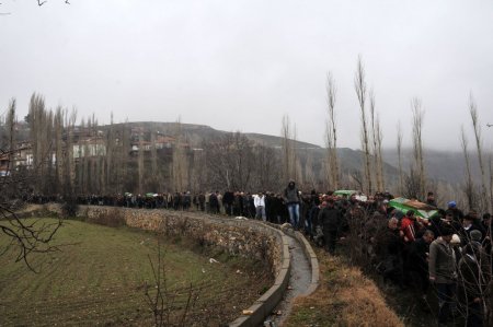 Kız isteme dönüşü kazada ölen aynı aileden 4 kişi toprağa verildi