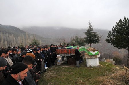 Kız isteme dönüşü kazada ölen aynı aileden 4 kişi toprağa verildi