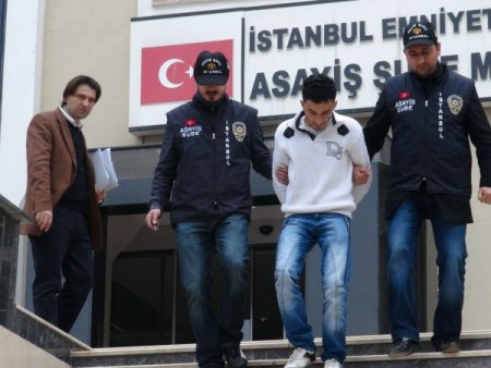 Kız Kardeşinin Mesajlaştığı Kişiyi Öldürdü