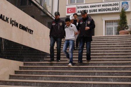 Kız Kardeşinin Mesajlaştığı Kişiyi Öldürdü