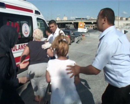 Kız Kardeşler Takla Atan Otomobilden Yürüyerek Çıktı