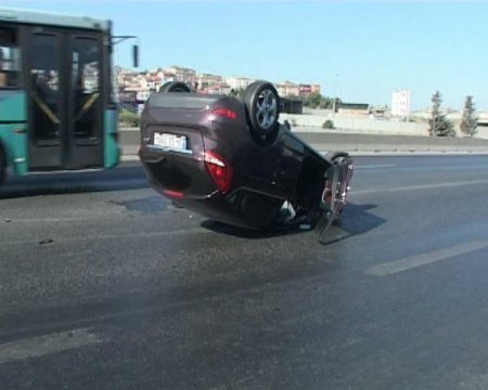 Kız Kardeşler Takla Atan Otomobilden Yürüyerek Çıktı