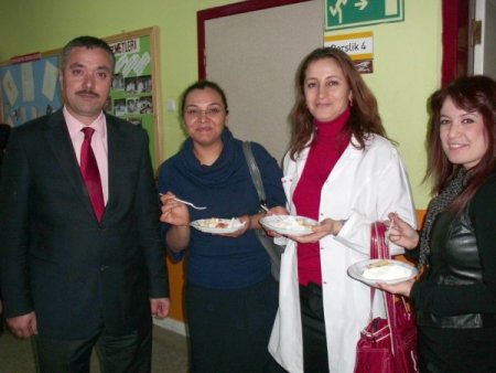 Kız Meslek Lisesi Öğrencileri Giyim Sergisi Açtı