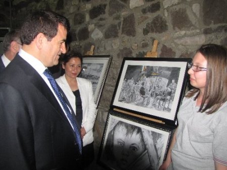 Kız meslek lisesi öğrencileri resim sergisi açtı